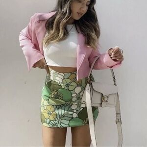 NWOT Zara Vibrant Botanical Print High Waisted 70’s Inspired Mini Skirt Size M